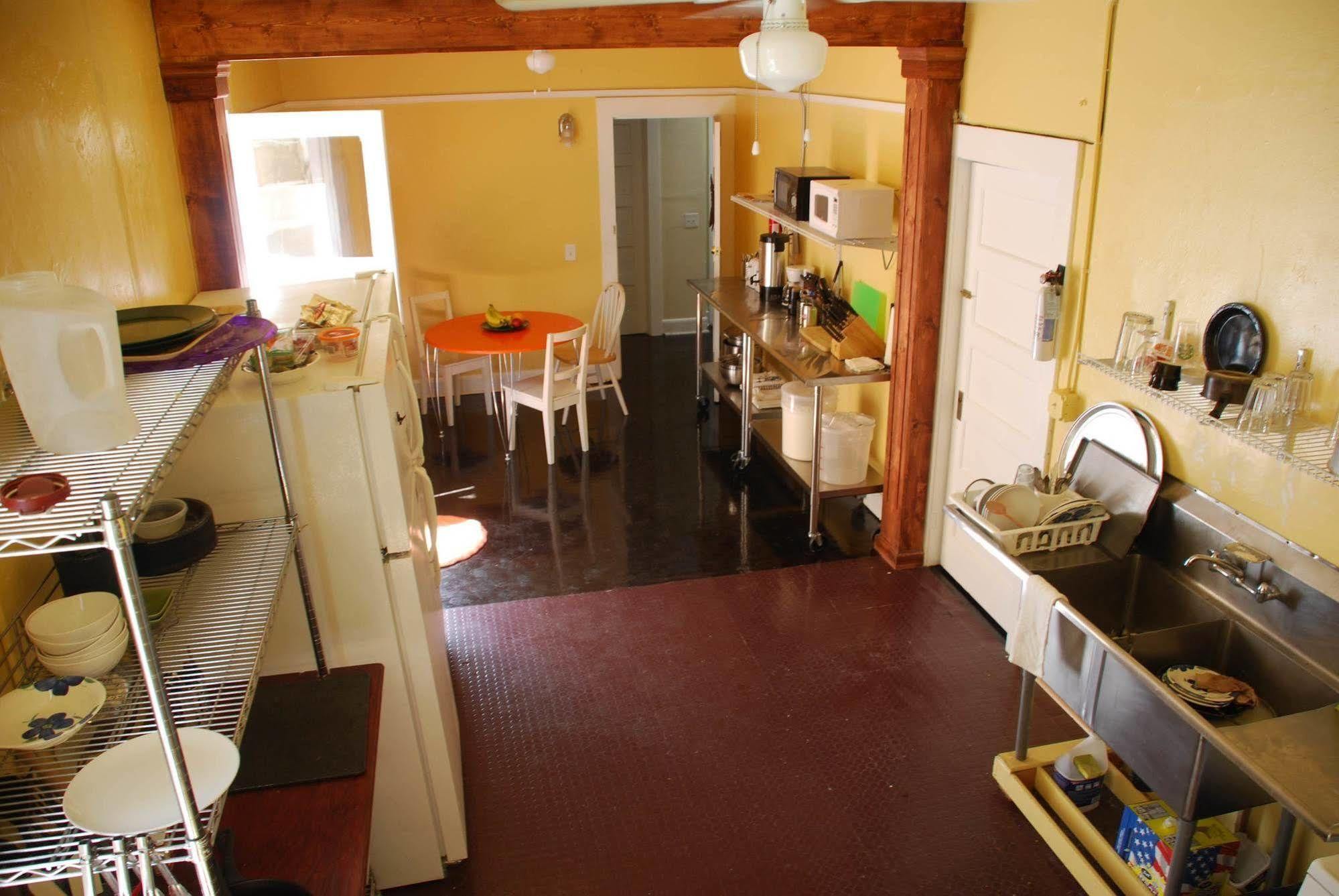 Hostel On 3Rd Сан-Диего Экстерьер фото